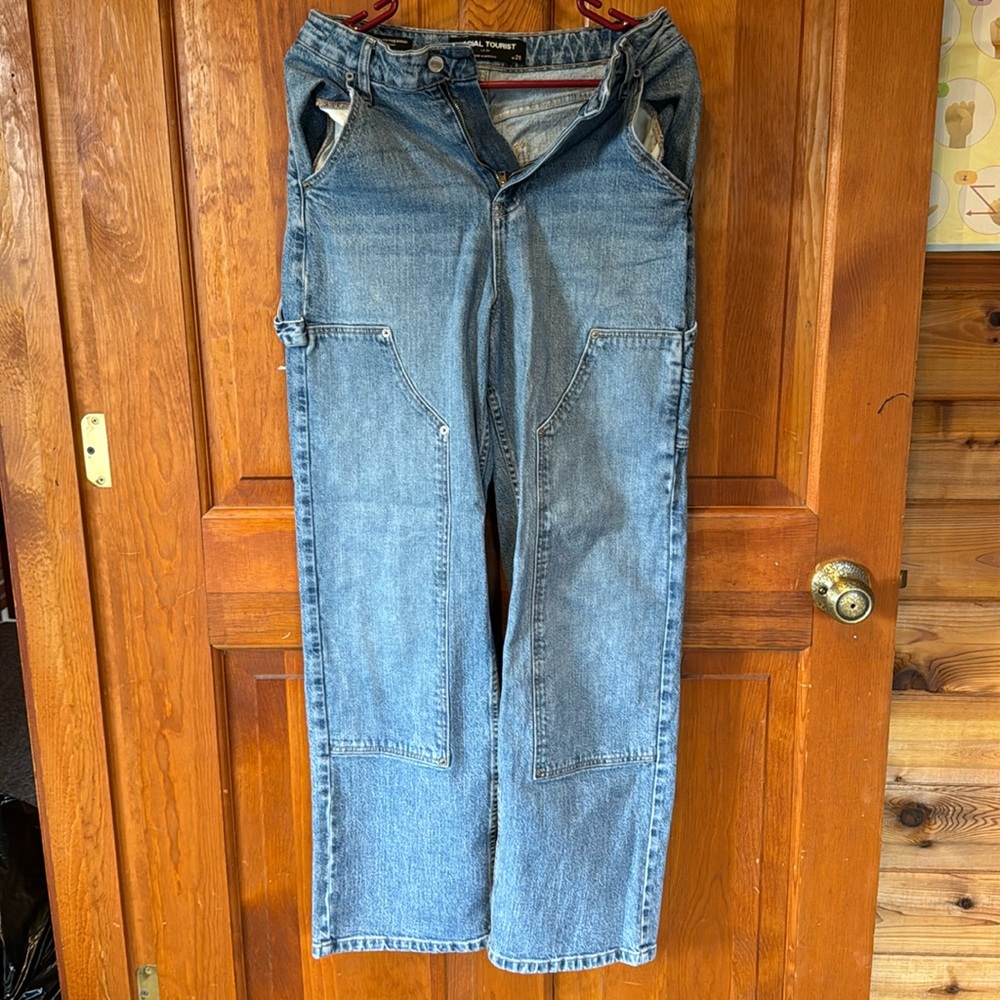 Hollister social tourist high rise baggy jeans. 28W, 7R